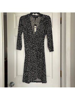 BCBG Adele Black and White Long Sleeve Printed Wrap-Style Dress size XS